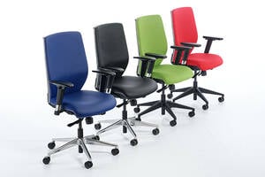 In verschiedenen Farben und Materialien sind die drehstühle Helsinki bestellbar